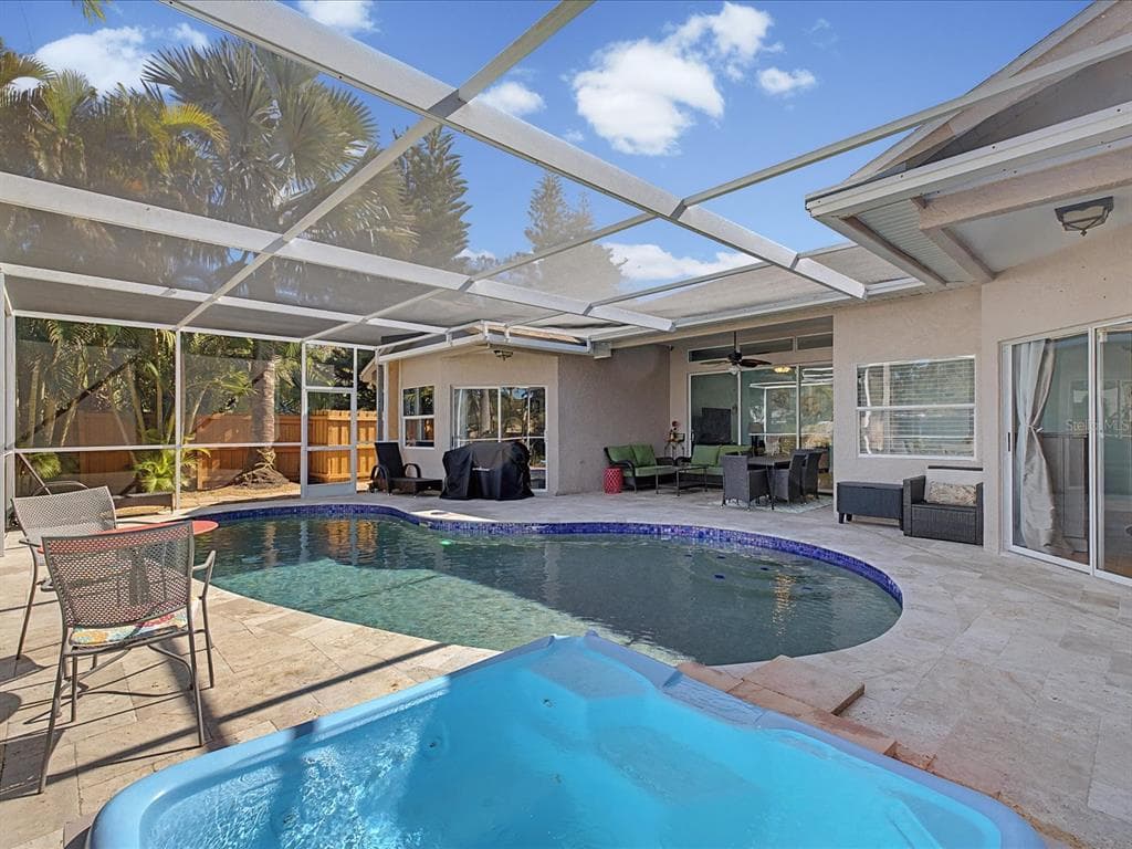 402 VILLAGE DRIVE, TARPON SPRINGS, FL 34689 photo 2