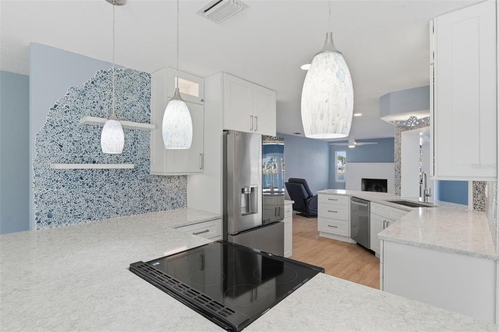 11145 4TH Street, TREASURE ISLAND, FL 33706 photo 4