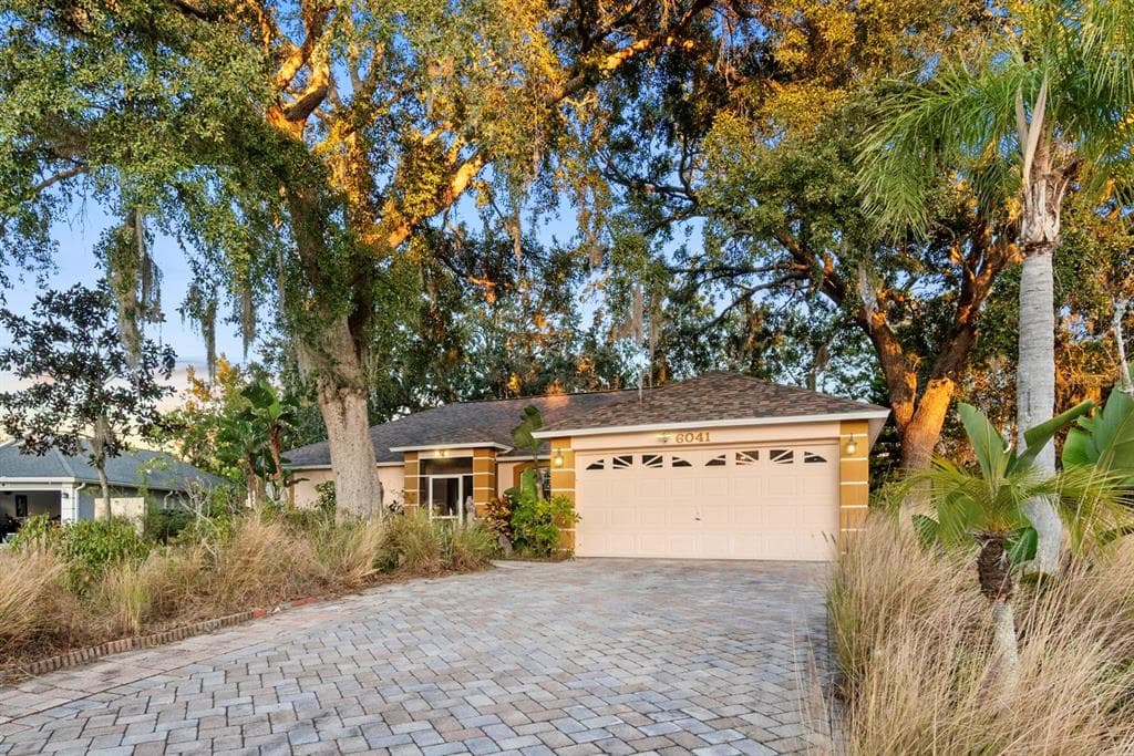 6041 CANOPY OAKS CIRCLE, NEW PORT RICHEY, FL 34653