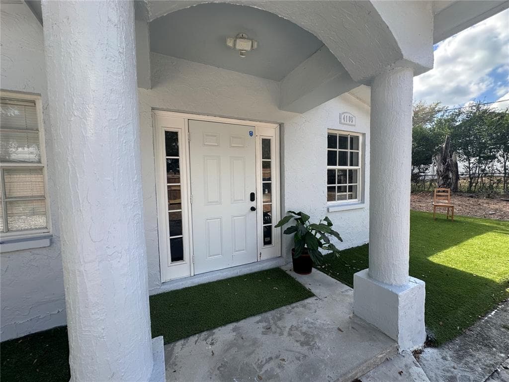4105 KNOLLWOOD STREET, TAMPA, FL 33610 photo 4