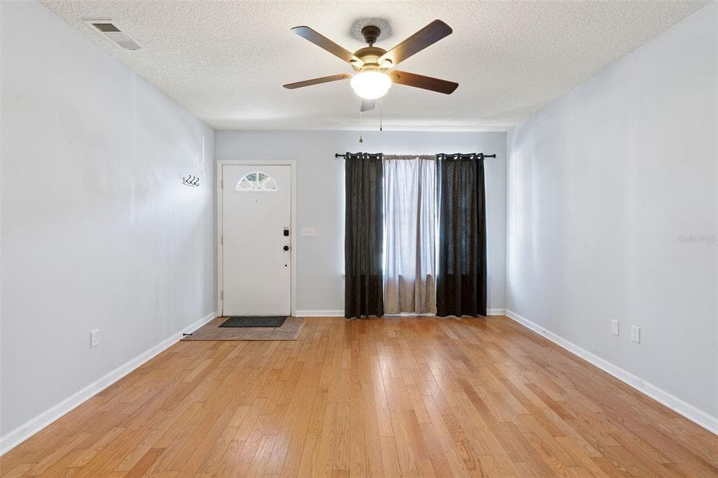 8704 LIBERTY PLACE, TAMPA, FL 33615 photo 4