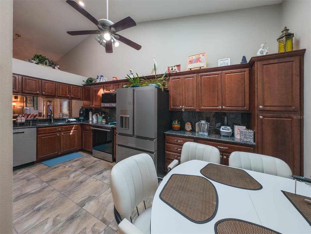 39650 Highway 19 N Unit 833, TARPON SPRINGS, FL 34689 photo 3