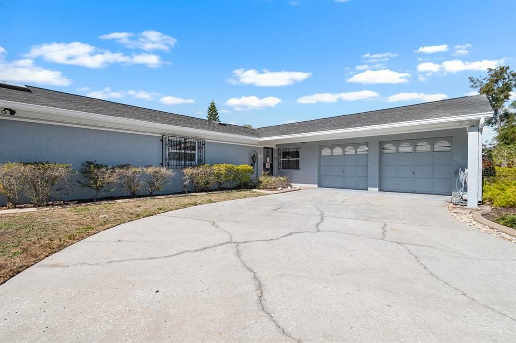 7506 ARMAND Circle, TAMPA, FL 33634 photo 2