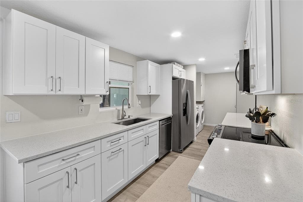 3706 MISTWOOD DRIVE, TAMPA, FL 33619 photo 2