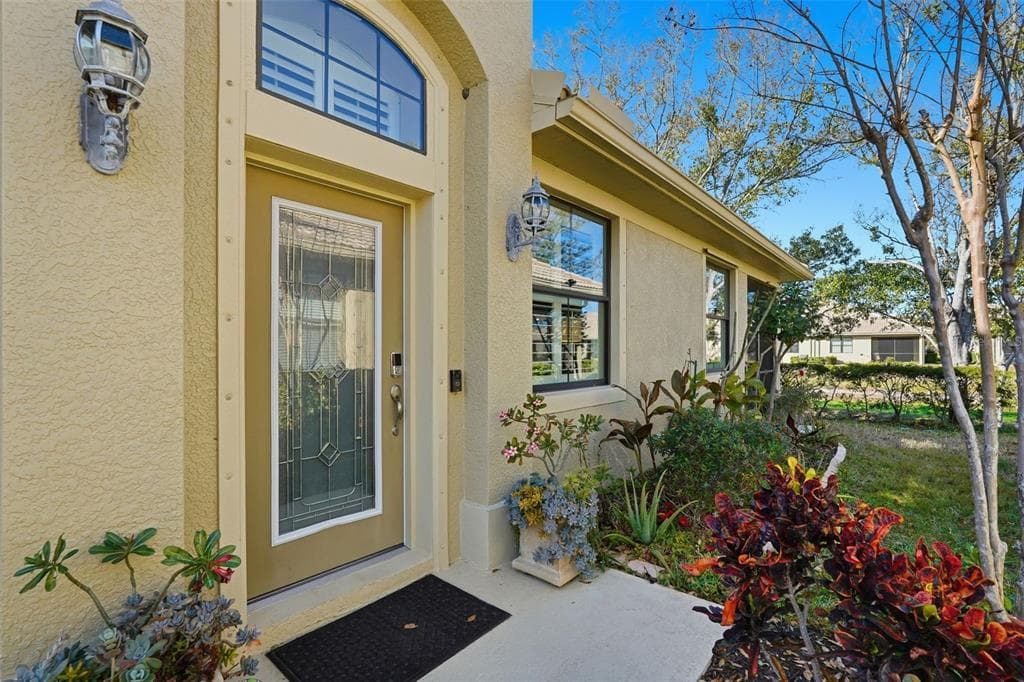 8245 LAPIN COURT, SEMINOLE, FL 33777 photo 4