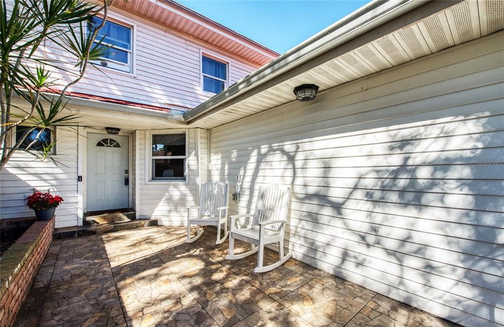 1423 WATER VIEW Drive, LARGO, FL 33771 photo 4