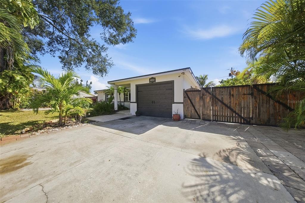 5950 49 AVENUE, KENNETH CITY, FL 33709 photo 4