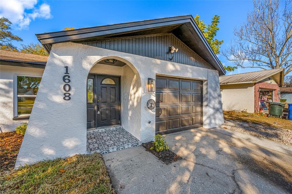 1608 AMBERLEA DRIVE, DUNEDIN, FL 34698 photo 2