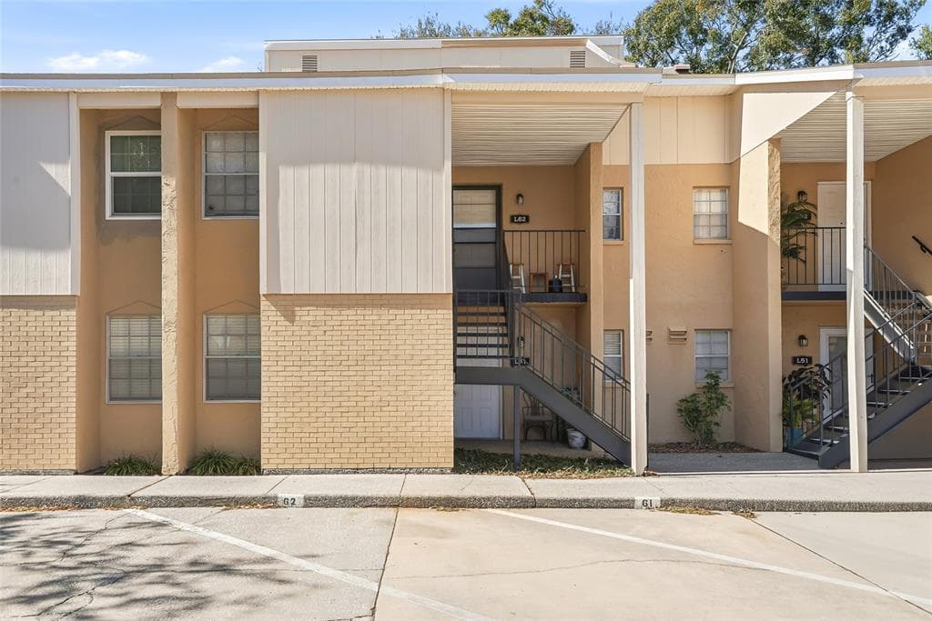 3814 OAK DRIVE Unit L62, TAMPA, FL 33611