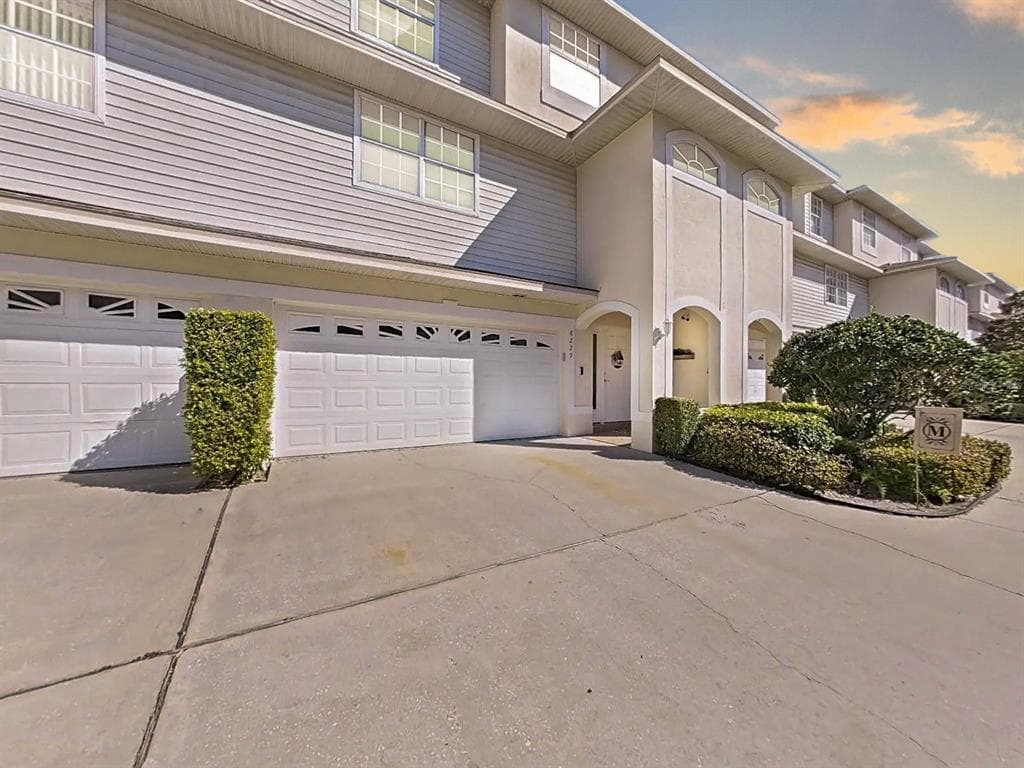 8229 EAGLES PARK DRIVE, ST PETERSBURG, FL, 33709