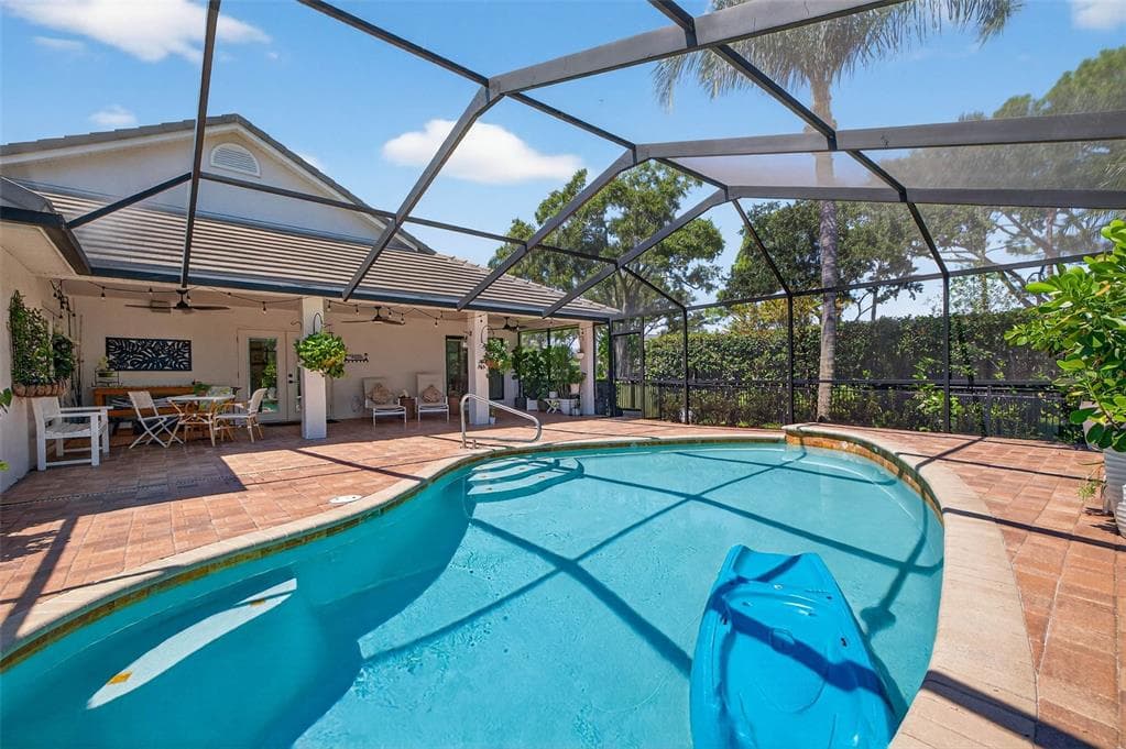 4311 AVENUE CANNES, LUTZ, FL 33558 photo 2