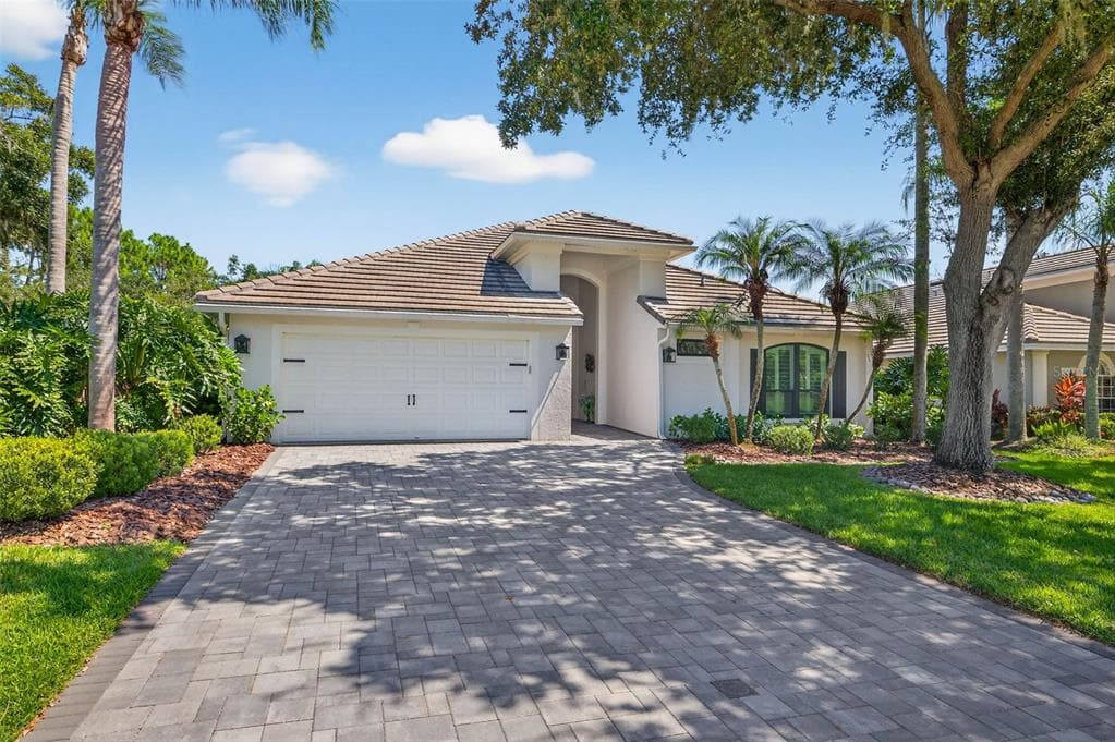 4311 AVENUE CANNES, LUTZ, FL 33558