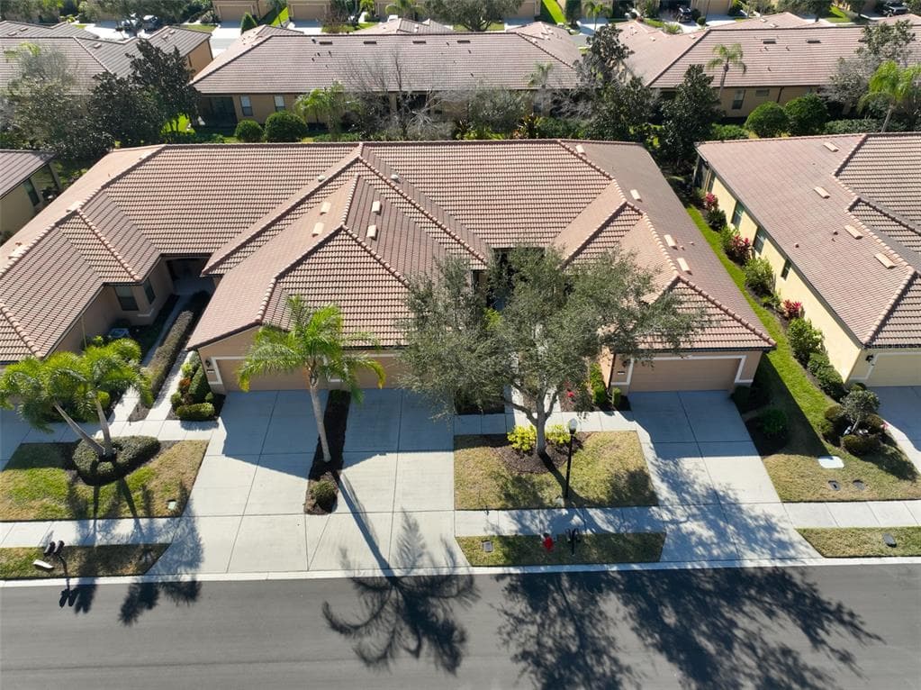 332 BLUEWATER FALLS COURT, APOLLO BEACH, FL, 33572 photo 2