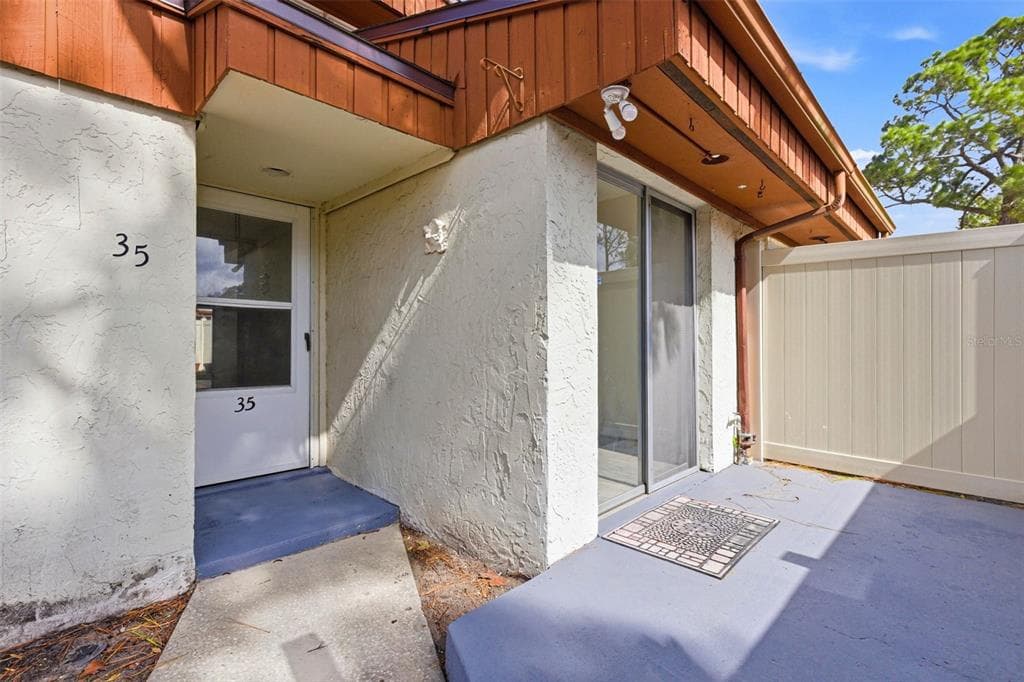 2054 SUNSET POINT ROAD Unit 35, CLEARWATER, FL 33765 photo 3