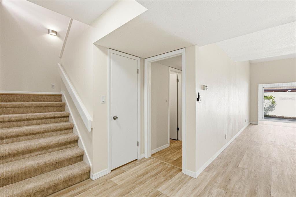 2054 SUNSET POINT ROAD Unit 35, CLEARWATER, FL 33765 photo 5