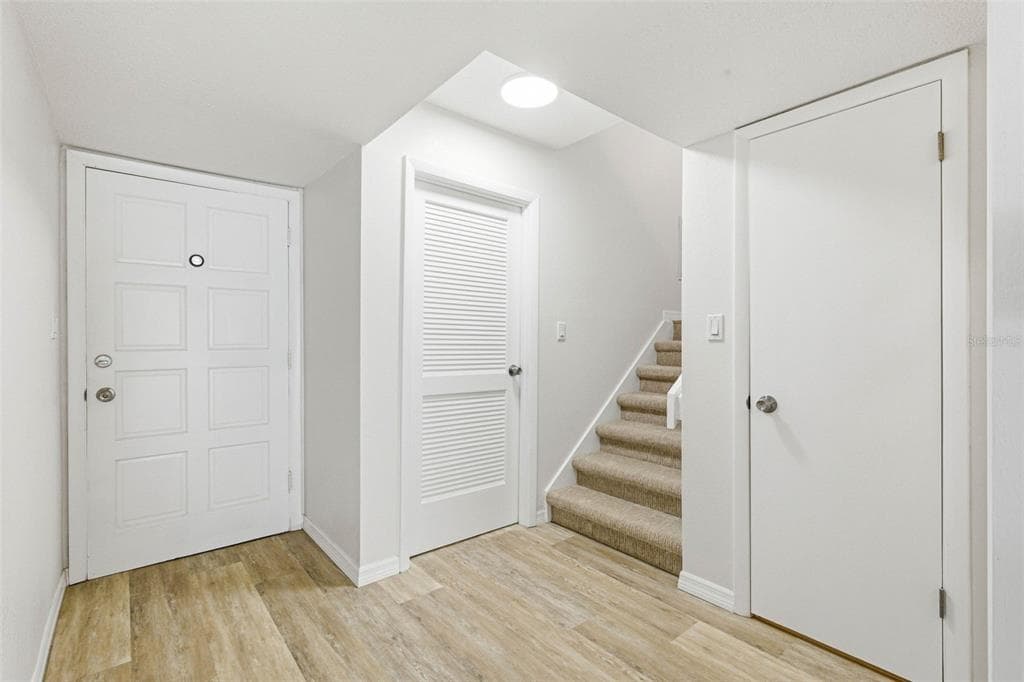 2054 SUNSET POINT ROAD Unit 35, CLEARWATER, FL 33765 photo 4