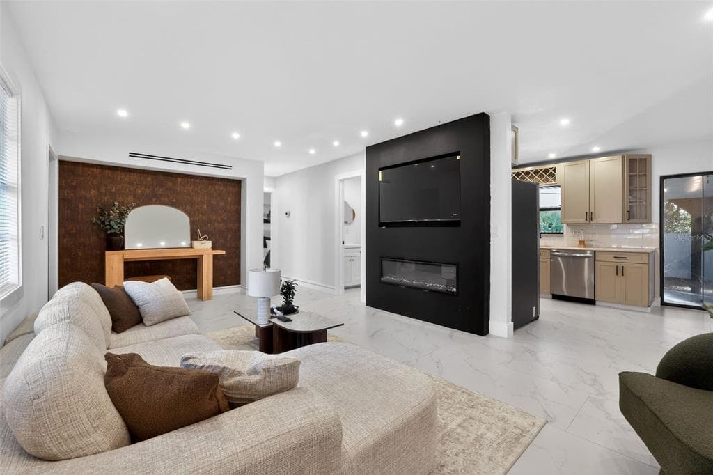 320 PHEASANT CIRCLE, BRANDON, FL 33510 photo 3