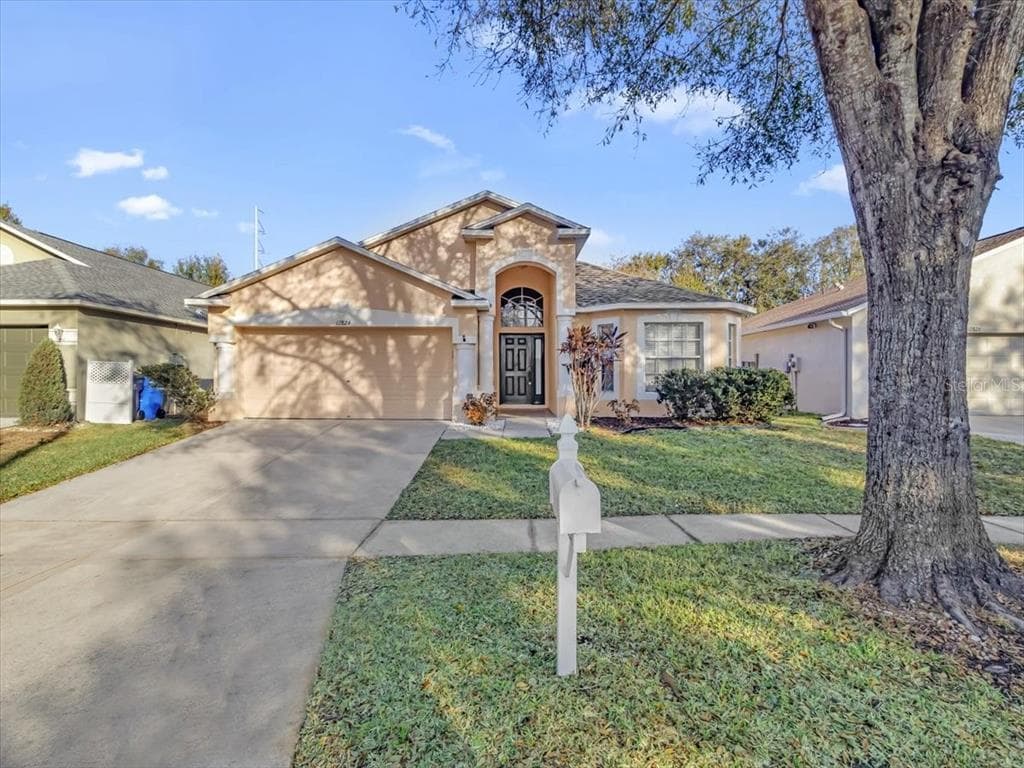 12824 KINGS LAKE Drive, GIBSONTON, FL 33534 photo 2