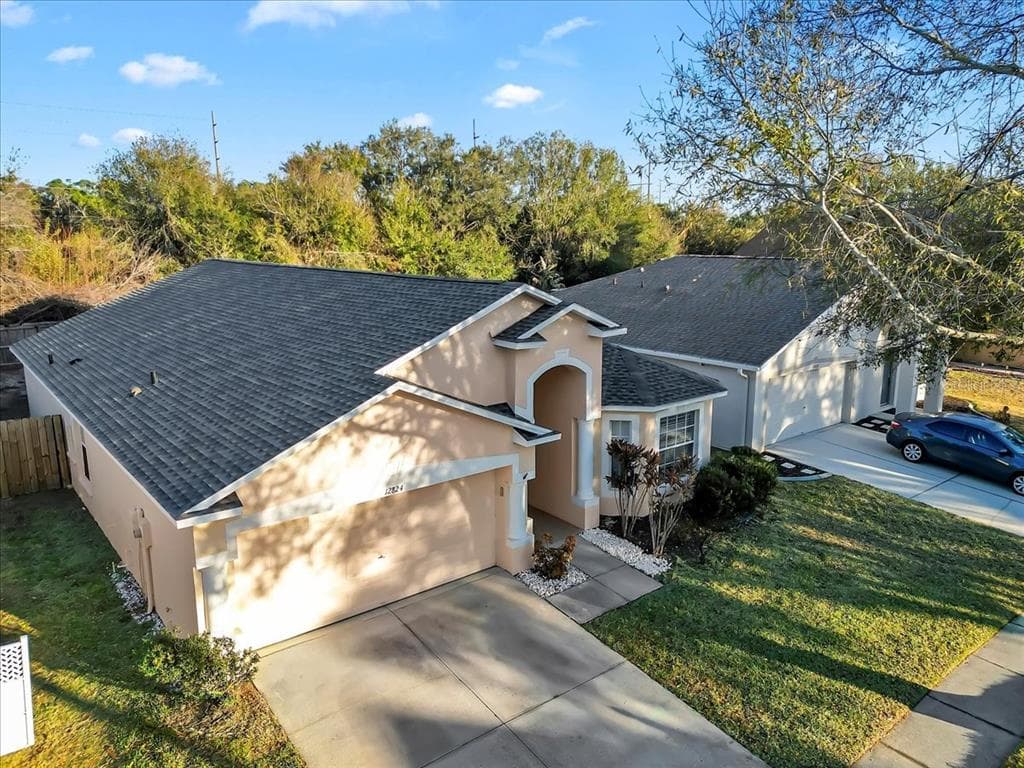 12824 KINGS LAKE Drive, GIBSONTON, FL 33534 photo 3