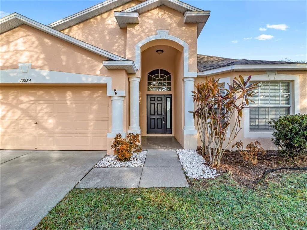 12824 KINGS LAKE Drive, GIBSONTON, FL 33534