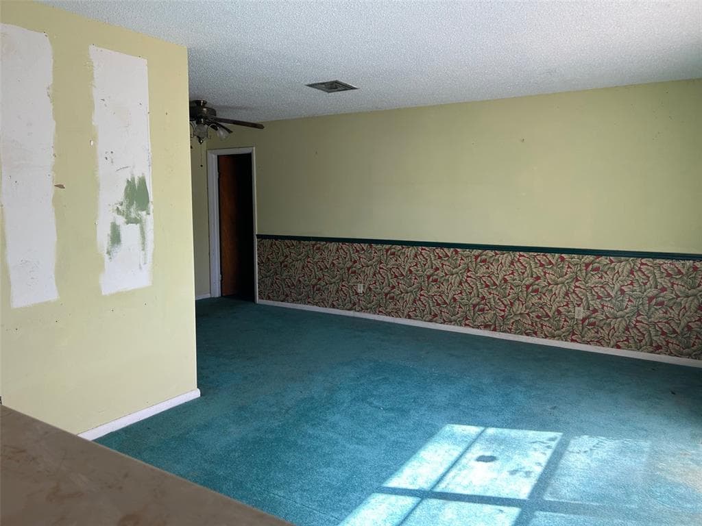 9408 BETHUNE DRIVE, THONOTOSASSA, FL 33592 photo 2