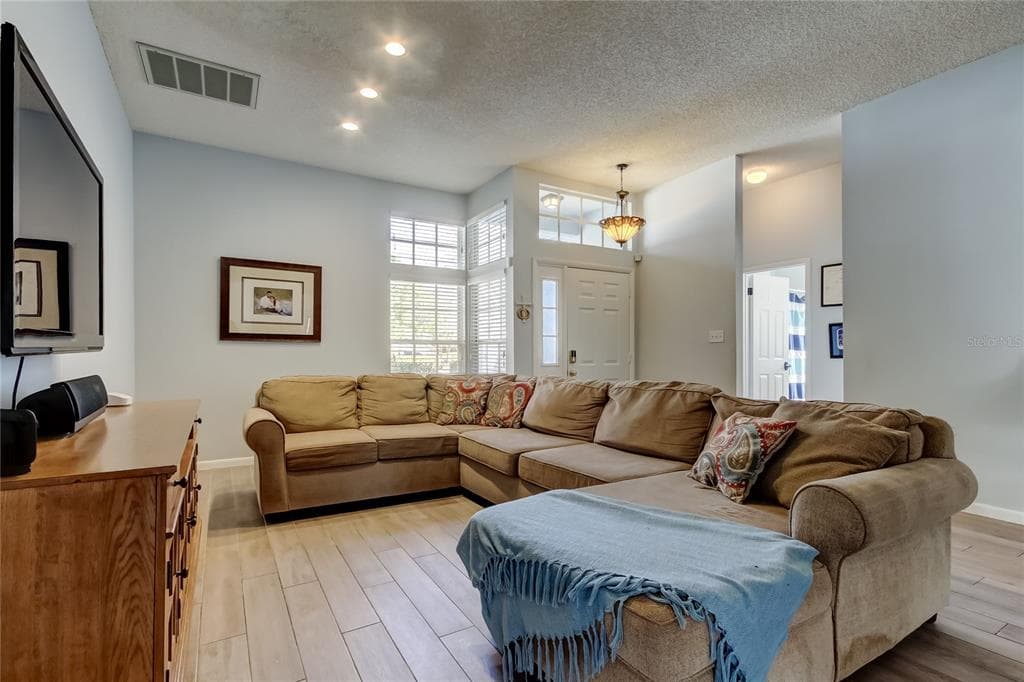 4251 FORESTER LANE, TAMPA, FL 33618 photo 2