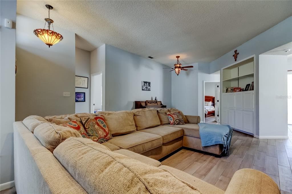 4251 FORESTER LANE, TAMPA, FL 33618 photo 3