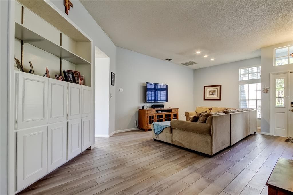 4251 FORESTER LANE, TAMPA, FL 33618 photo 5