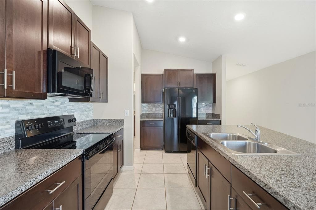 14733 SCOTTBURGH GLEN DRIVE, WIMAUMA, FL 33598 photo 3