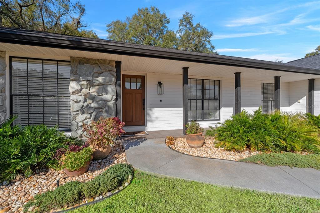 2525 LAURELWOOD Lane, VALRICO, FL 33596 photo 2