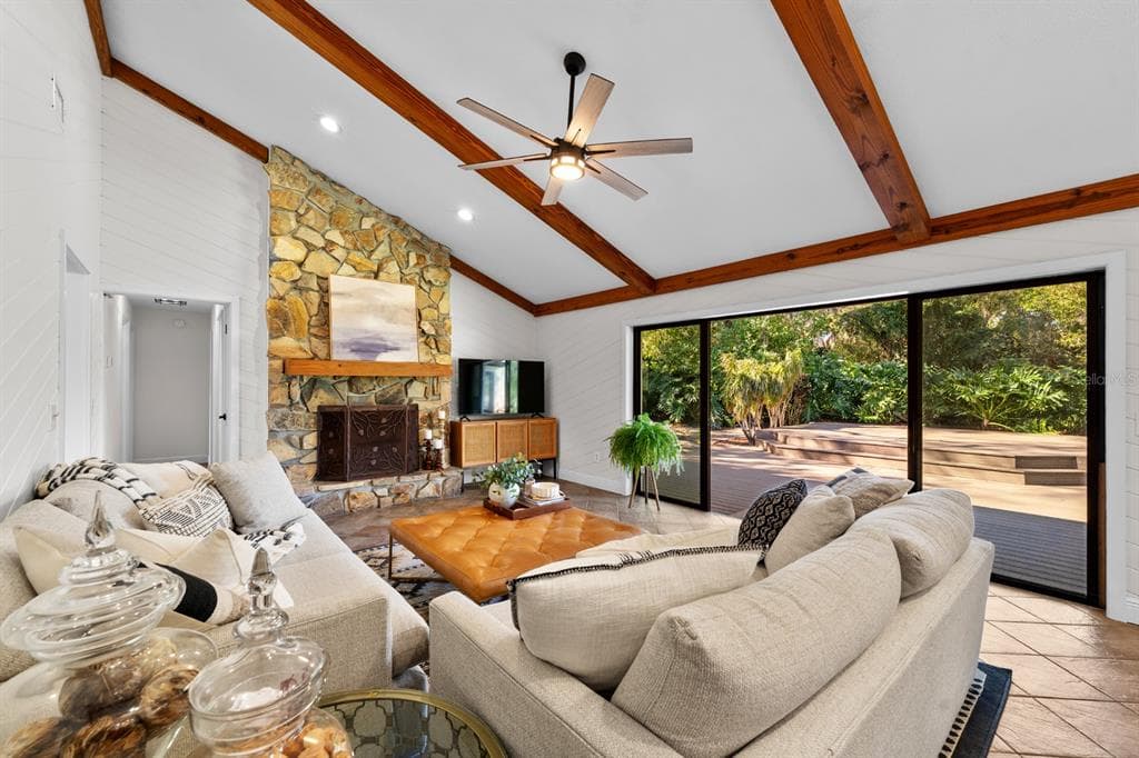 2525 LAURELWOOD Lane, VALRICO, FL 33596 photo 3