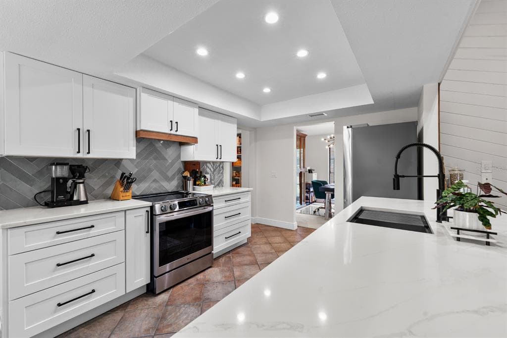 2525 LAURELWOOD Lane, VALRICO, FL 33596 photo 4