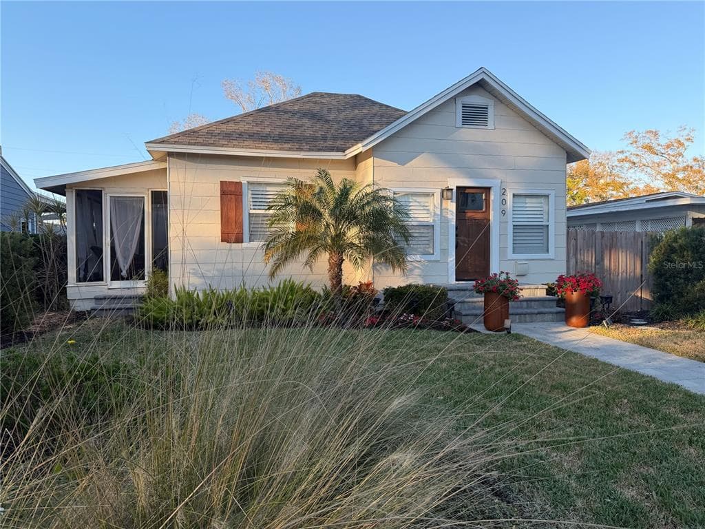 209 35TH AVENUE, ST PETERSBURG, FL, 33704