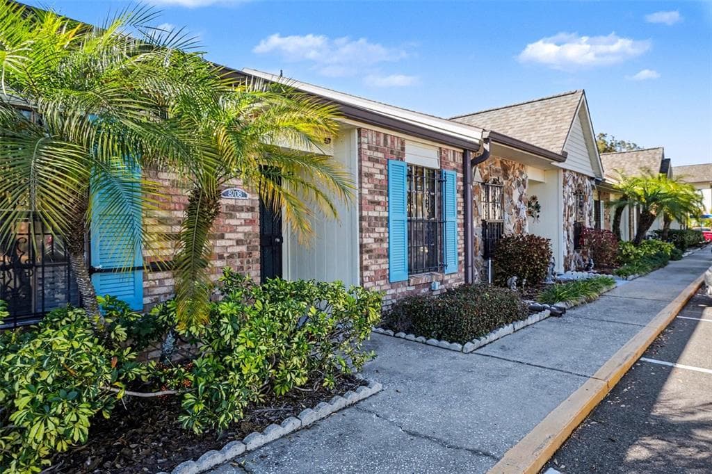 8708 CARROLL PALM PLACE, TAMPA, FL 33614 photo 2