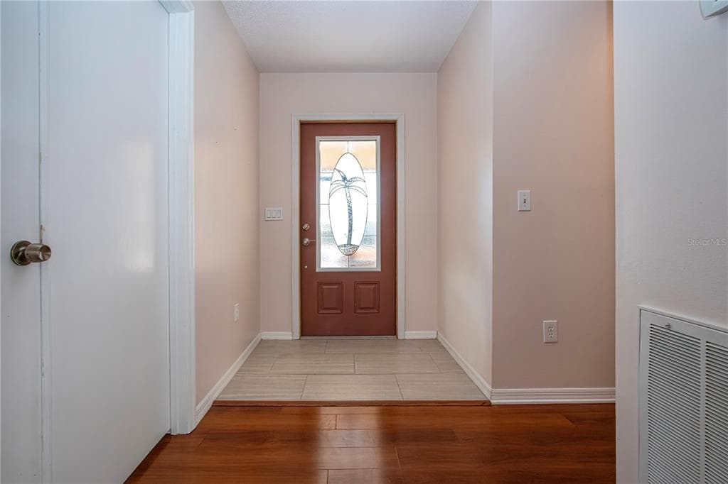 1733 ATRIUM Drive, SUN CITY CENTER, FL 33573 photo 5