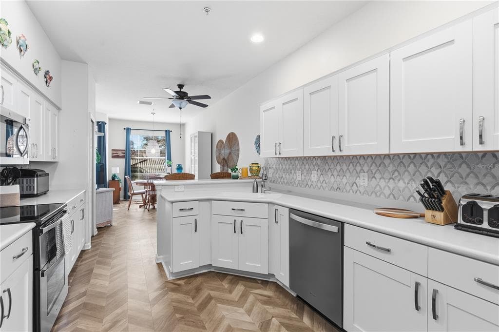 2111 CARRIAGE LANE Unit 202, CLEARWATER, FL 33765 photo 5