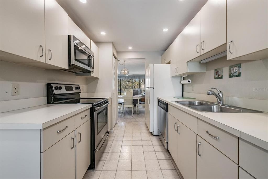 3400 COVE CAY DRIVE Unit 2H, CLEARWATER, FL 33760 photo 4