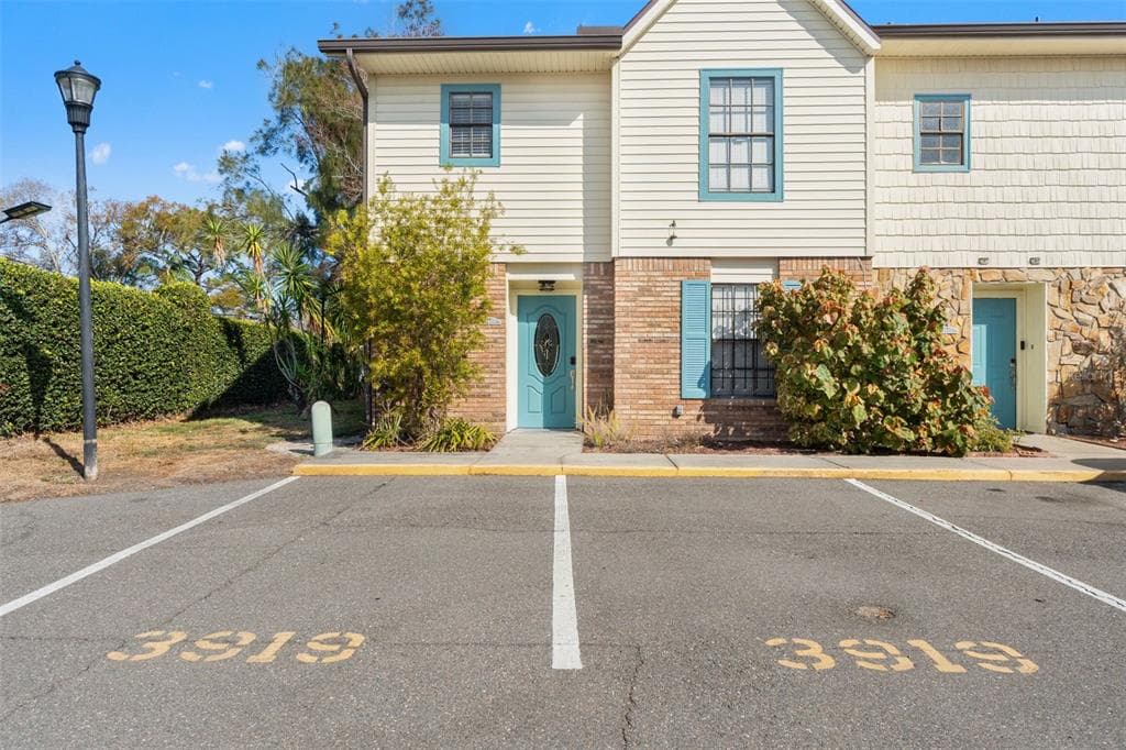 3919 CARROLL PINES COURT, TAMPA, FL 33614