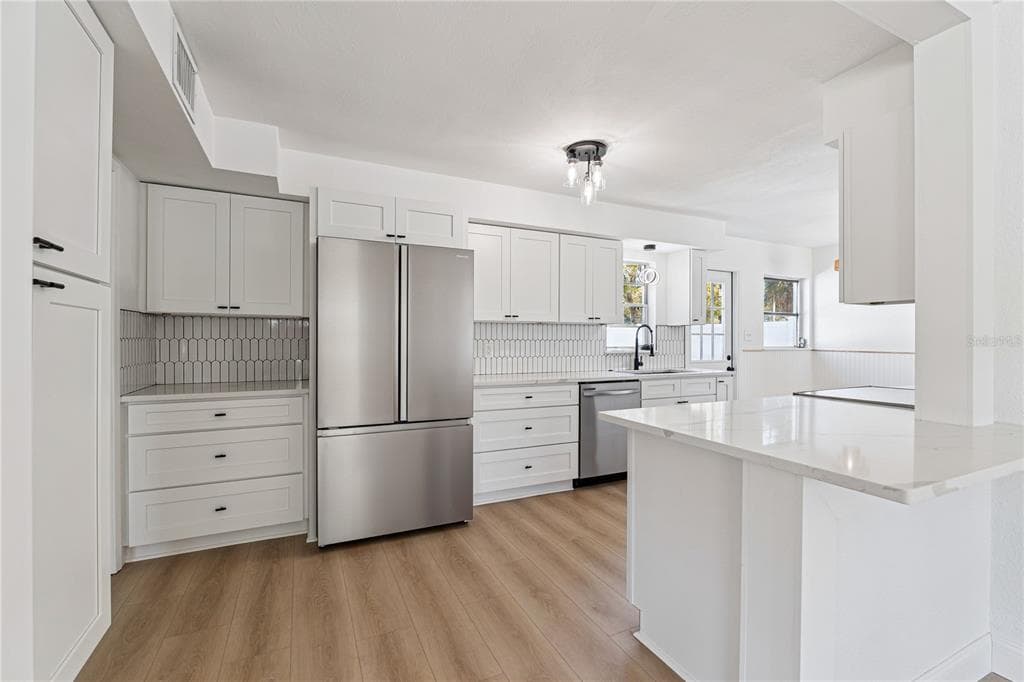 3303 W LEILA AVE, TAMPA, FL, 33611 photo 3