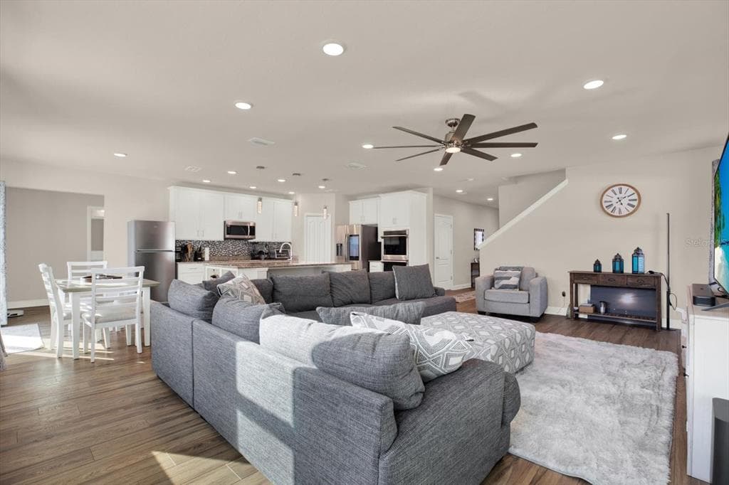 11208 SEATTLE WREN AVENUE, WEEKI WACHEE, FL 34614 photo 5