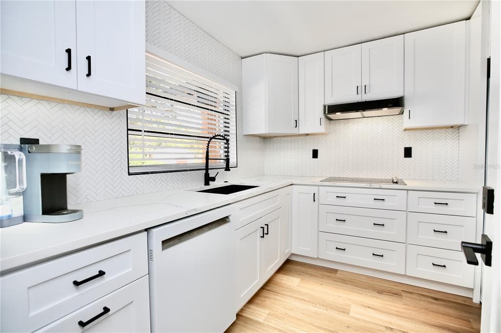 4304 THATCHER AVENUE, TAMPA, FL 33611 photo 5