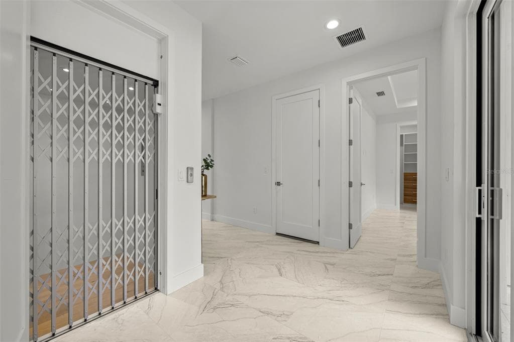 3228 OAKELLAR Avenue, TAMPA, FL 33611 photo 5