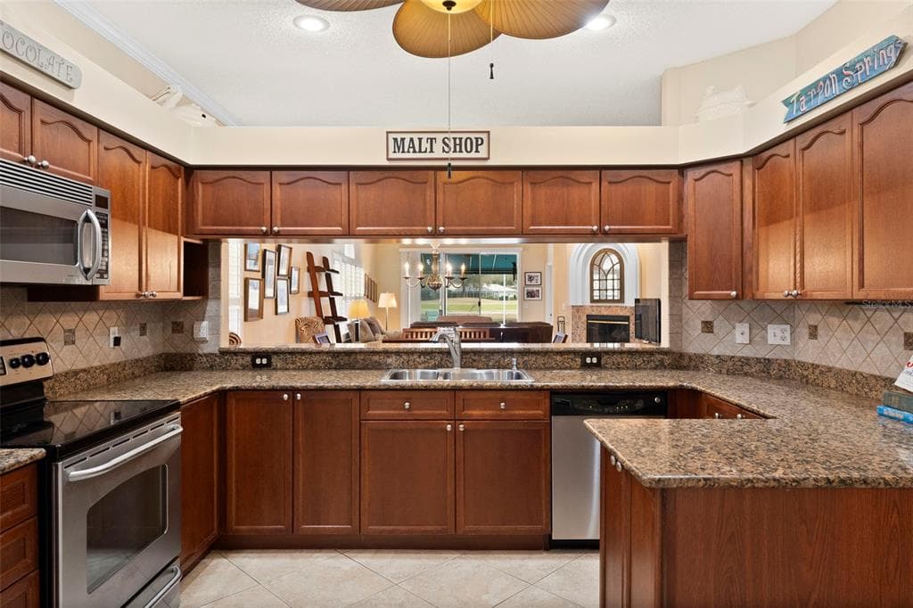 1040 DARTFORD DRIVE, TARPON SPRINGS, FL 34688 photo 2