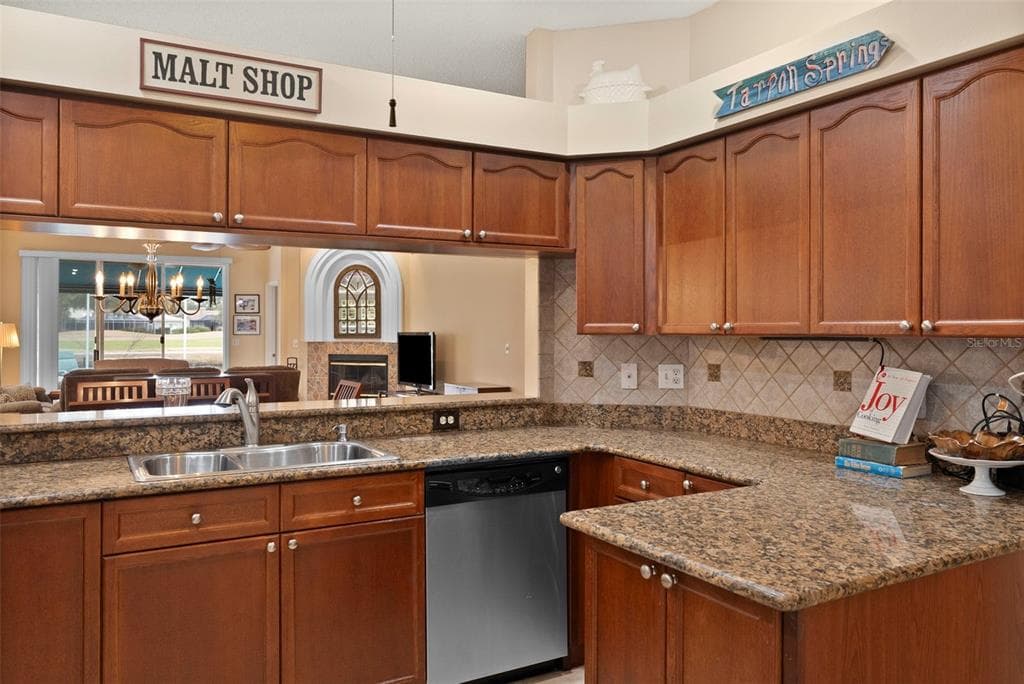 1040 DARTFORD DRIVE, TARPON SPRINGS, FL 34688 photo 4