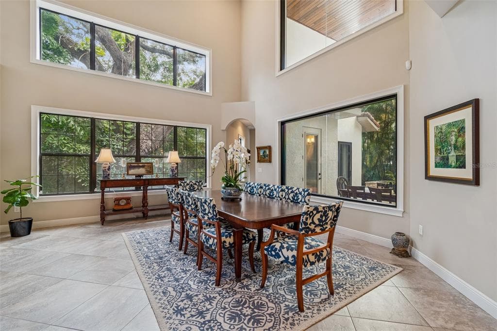 2906 HAWTHORNE Road, TAMPA, FL 33611 photo 2