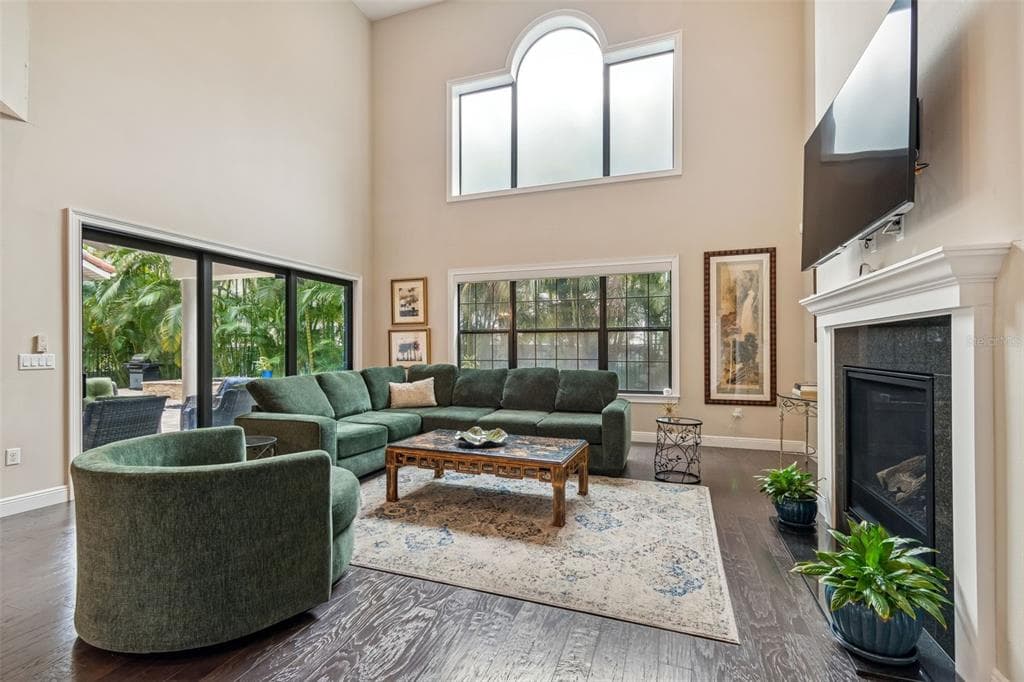 2906 HAWTHORNE Road, TAMPA, FL 33611 photo 3