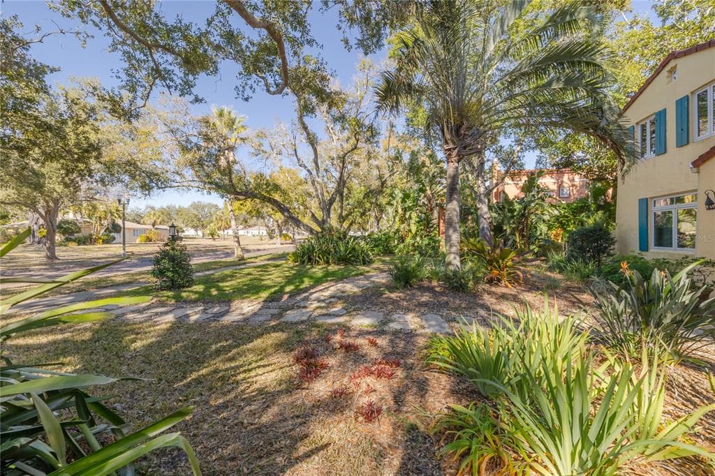 438 VILLAGRANDE AVENUE, Street PETERSBURG, FL 33707 photo 5