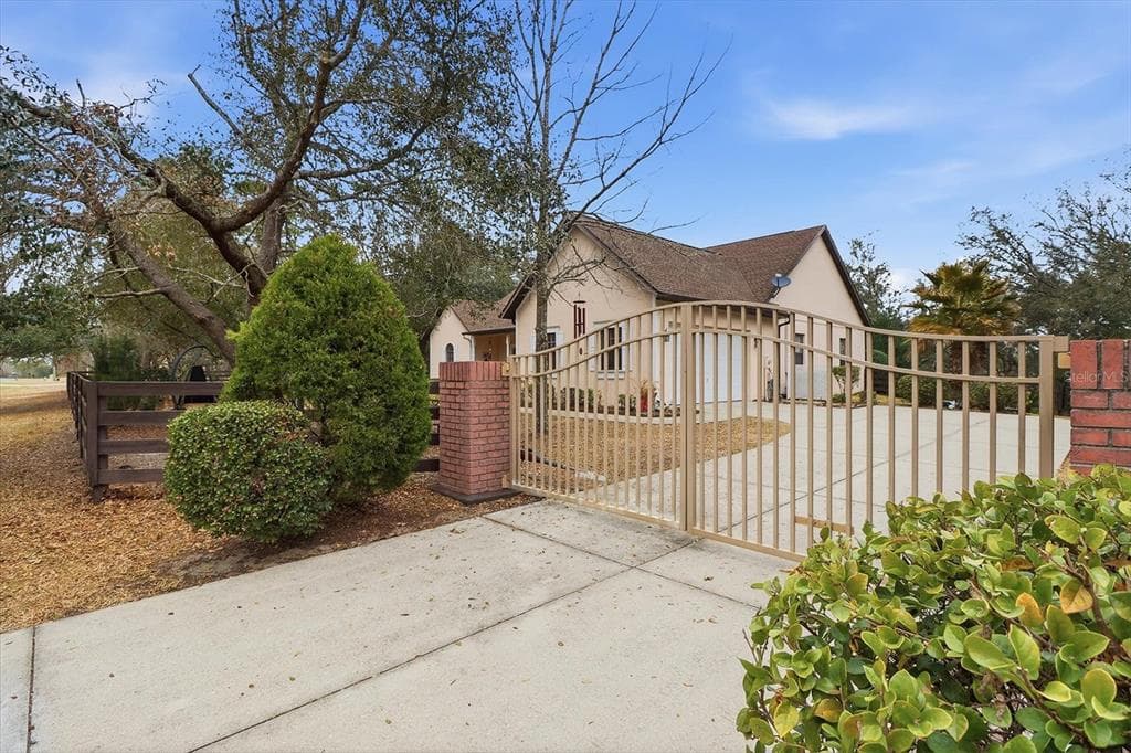 2450 TALL OAKS DRIVE, BEVERLY HILLS, FL 34465 photo 3