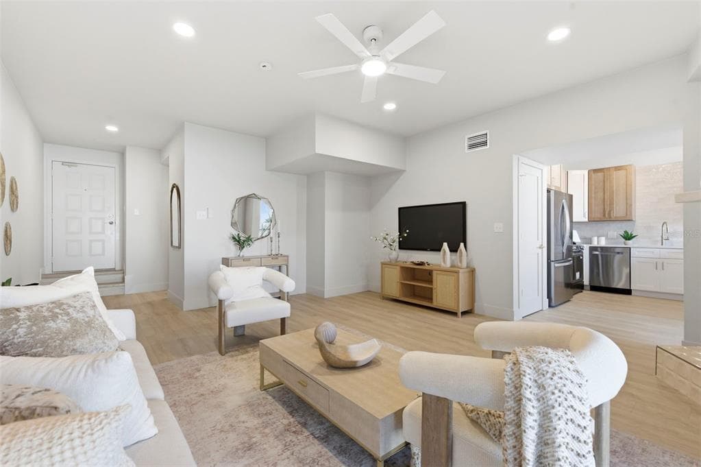 557 PINELLAS BAYWAY Unit 203, TIERRA VERDE, FL 33715 photo 3