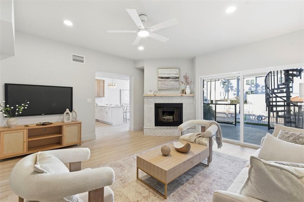 557 PINELLAS BAYWAY Unit 203, TIERRA VERDE, FL 33715 photo 4